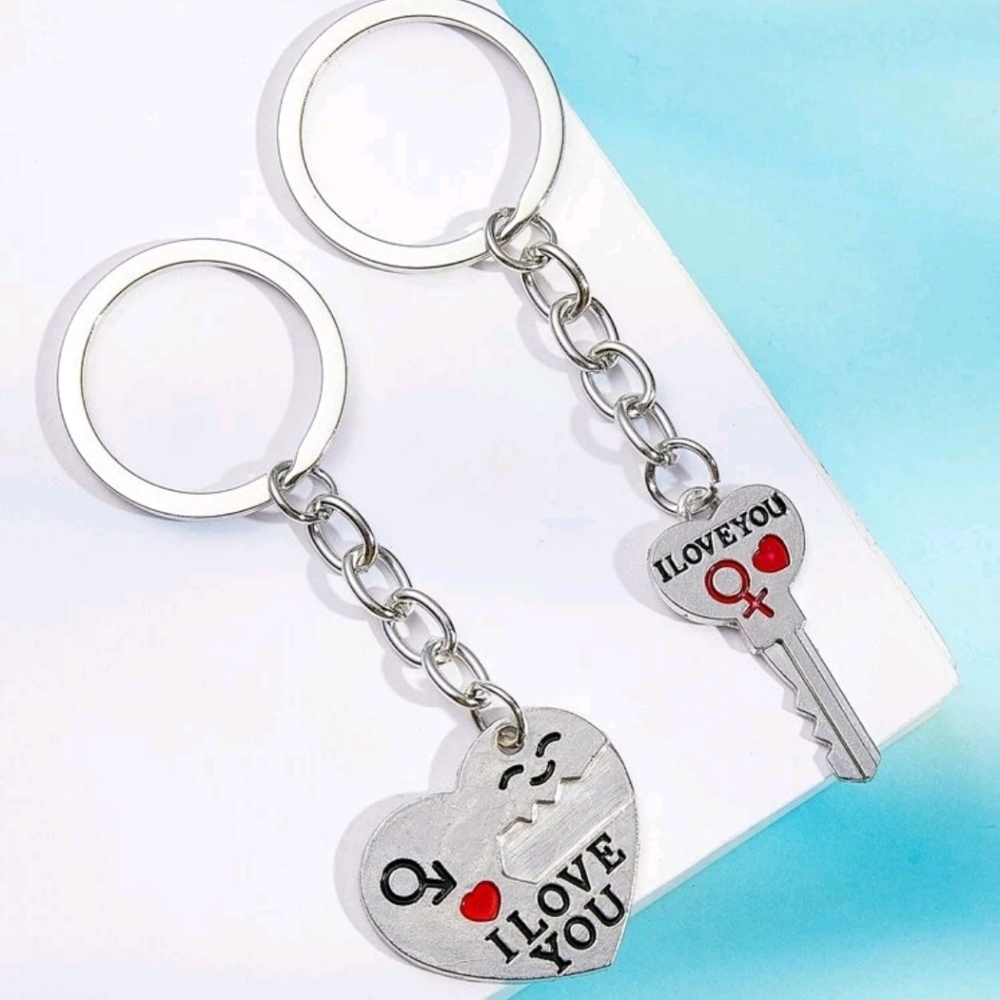 2 pcs Heart and Key Pendant Keychain - Picture 2 of 5